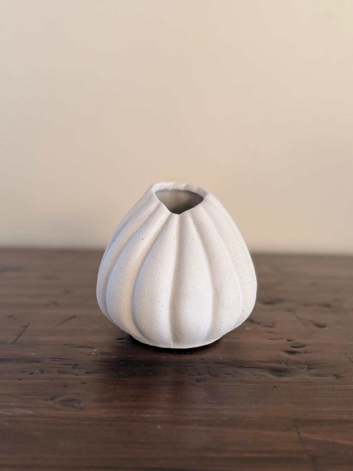 Hana Vase White medium